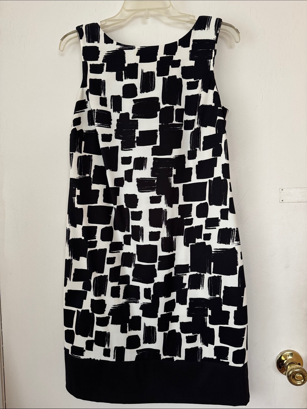 AB Studio Black & White Sleeveless Geometric Print Dress. Size 8